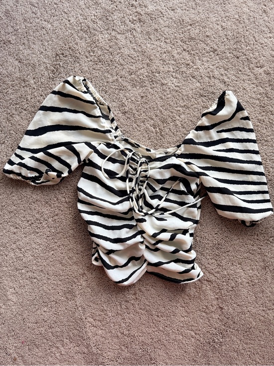 H&M Tops - H&M Black and White Striped Puff-Sleeve Tie-Front Crop Top